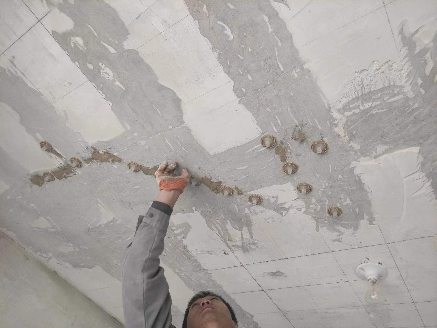 哈尔滨混凝土楼板裂缝为什么会开裂?怎么修补?